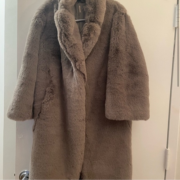 H&M Faux Fur Teddy Coat - Picture 2 of 5
